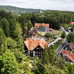 Panorama Gór - Centrum Miasta Z Widokiem Na Szrenicę *